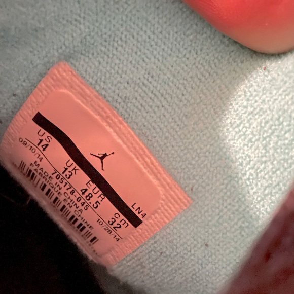 705178-045
DUST/METALLIC GOLD-BLACK
Retail Price
$190
Release Date
02/15/2015 - Picture 7 of 8